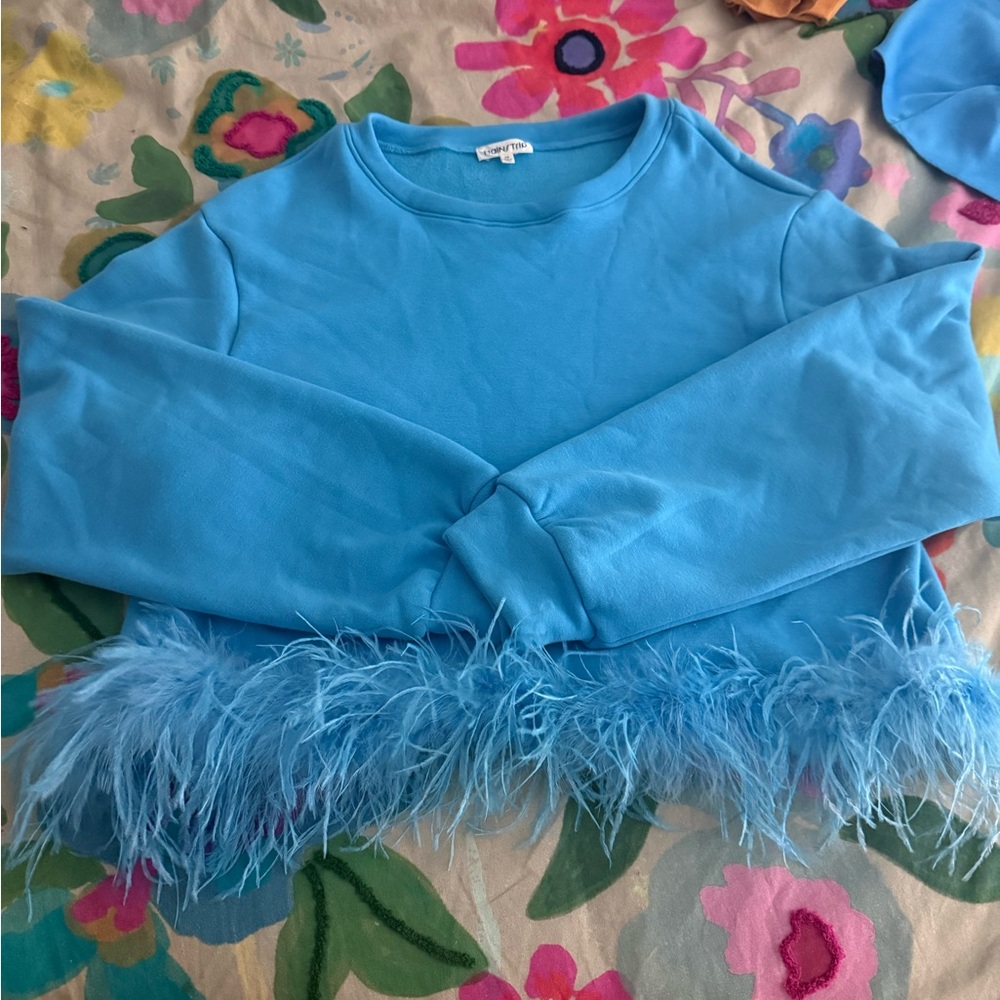 Main Strip Women's Oversized Feather Sweatshirt- Very Soft